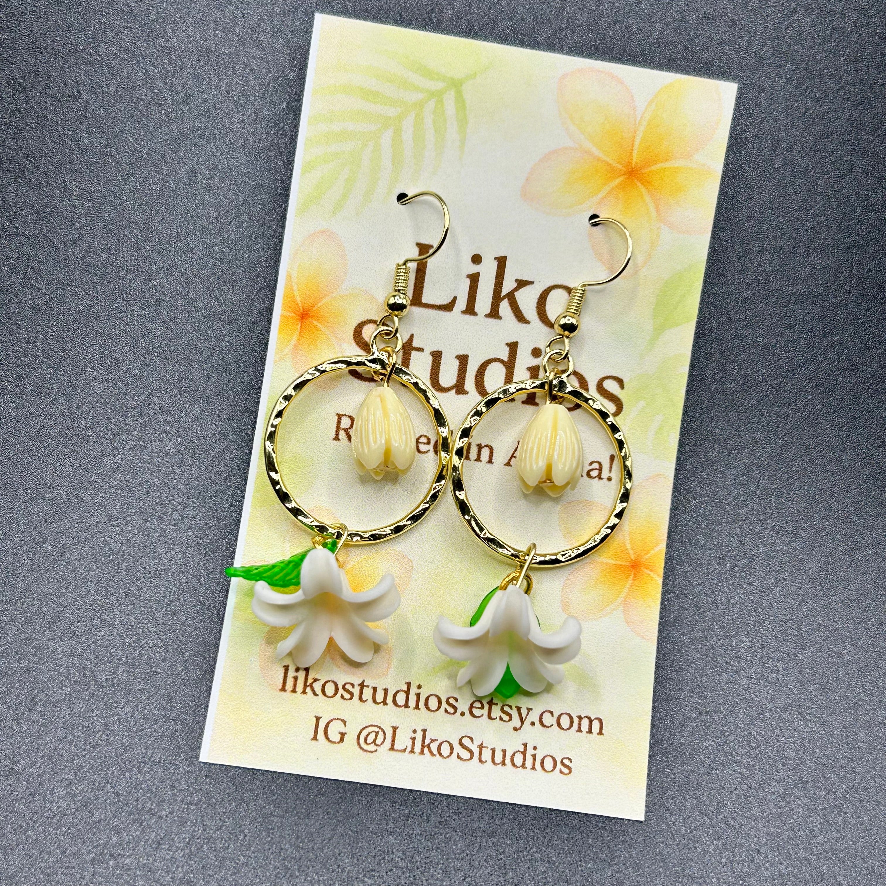 White Puakenkeni & Leaf Earring Set
