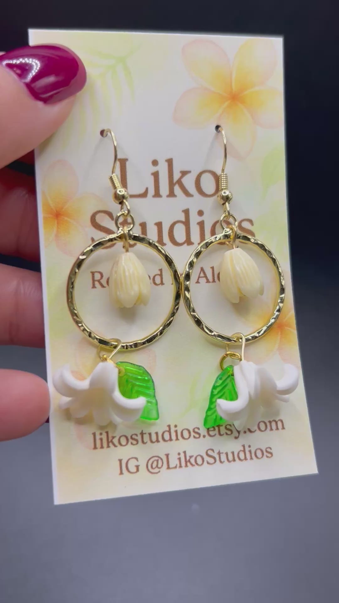 White Puakenkeni & Leaf Earring Set